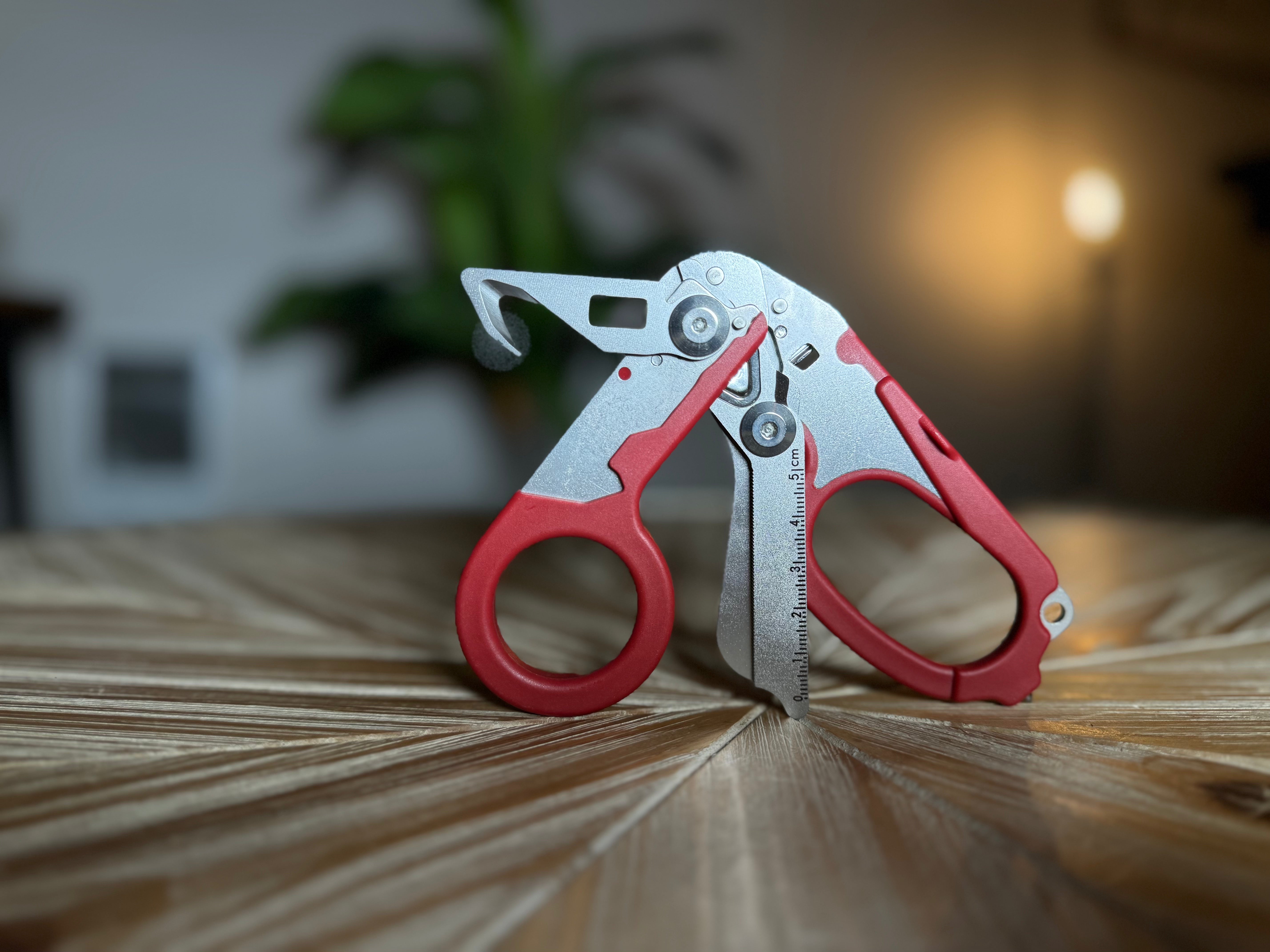 Trauma Shears-6 in 1 Foldable