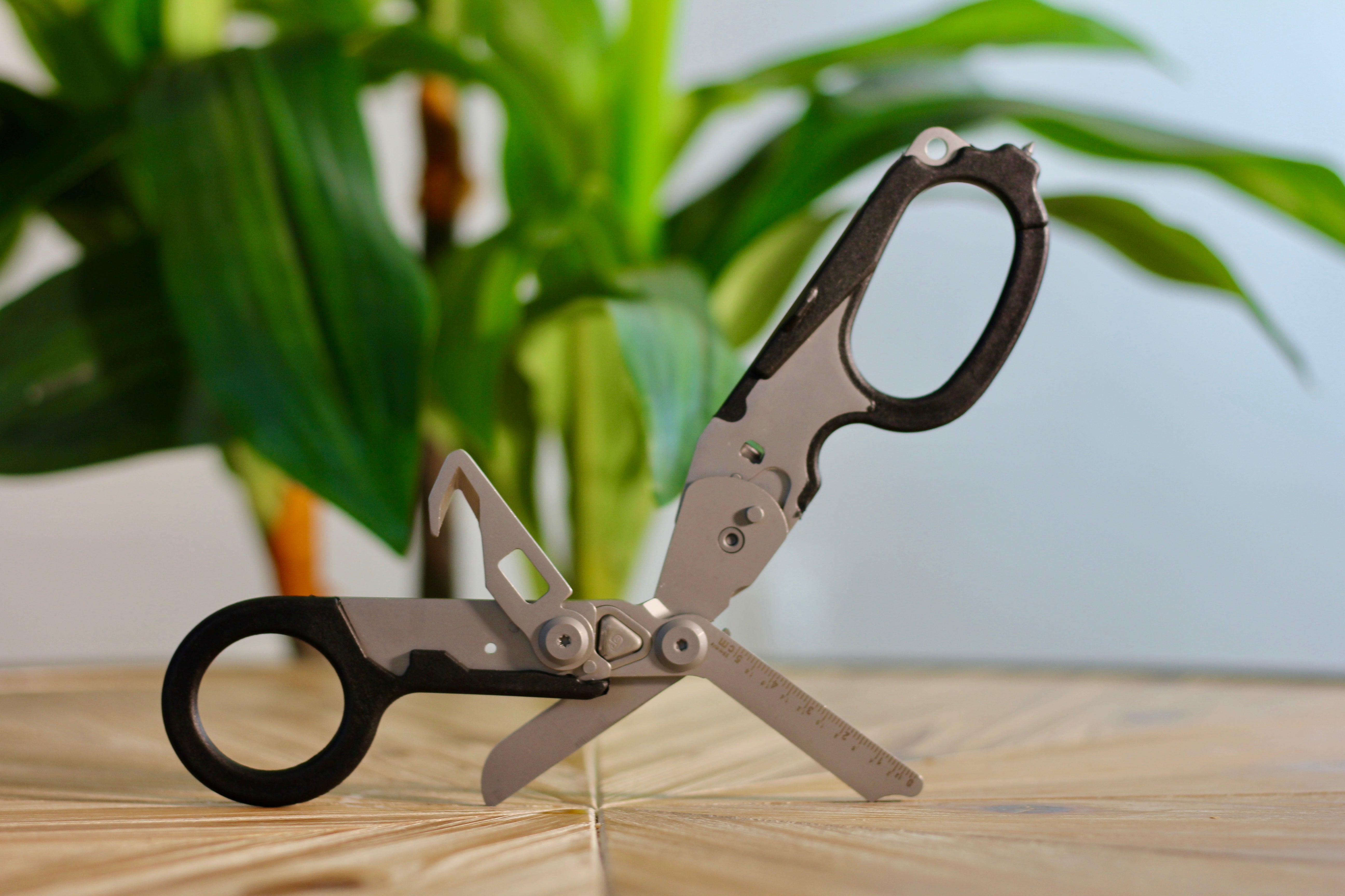 Trauma Shears-6 in 1 Foldable